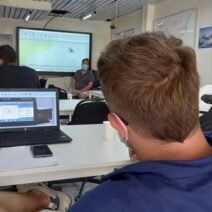 PER INTENSIU - Pràctiques de radiooperador a l'aula de simuladors d'Escola Port