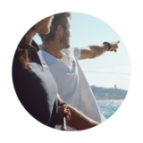 Mejora tus conocimientos en la navegación y confianza al mando del barco.