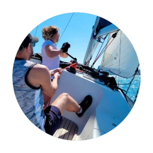 Curso PNV, prácticas de navegación a vela en el Port Olímpic de Barcelona.