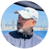 Dr. Viento instructor d'Escola Port et dona un consell expert sobre emergències en la mar per al PER.